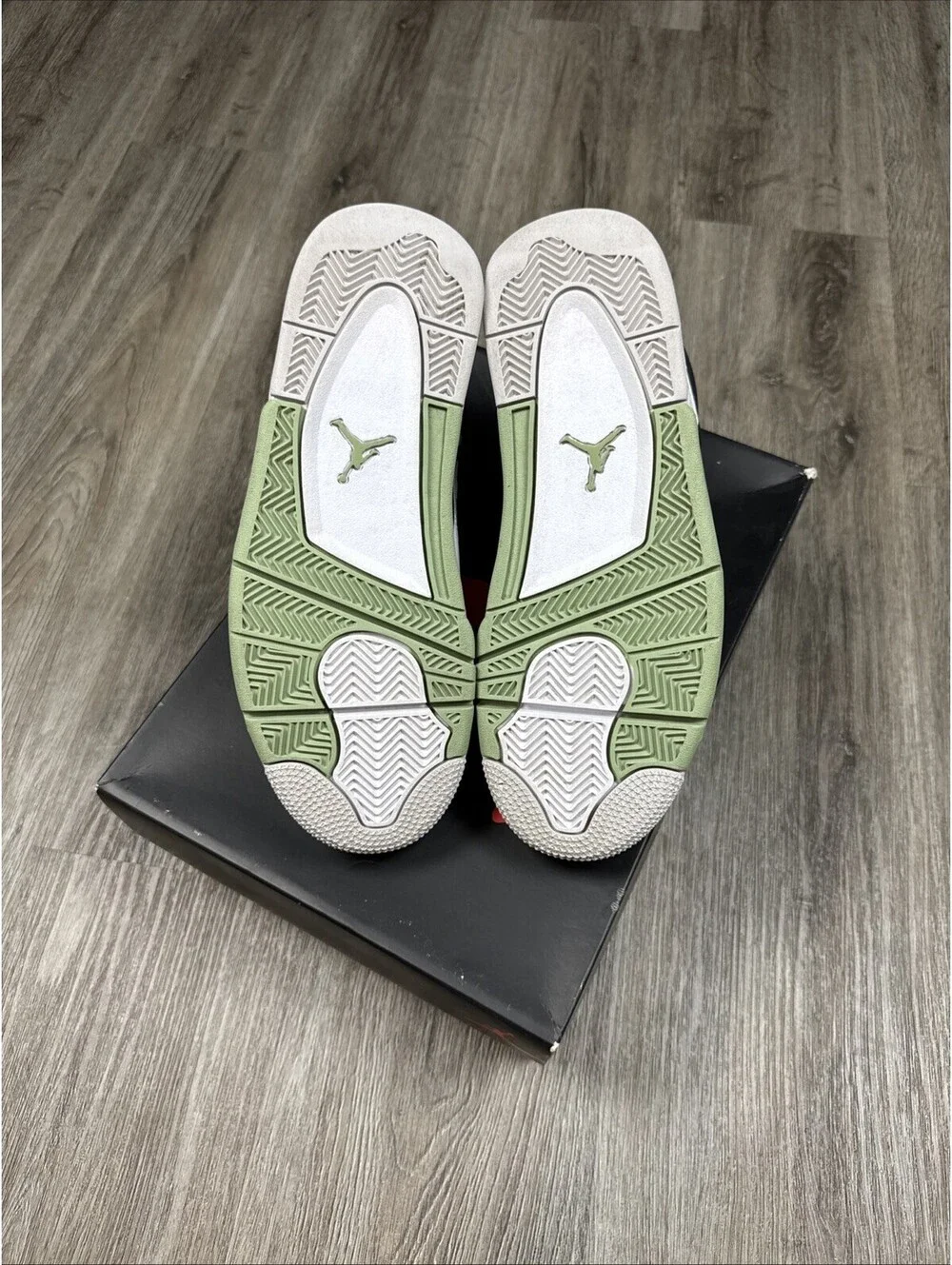 Size 10W/8.5M - Jordan 4 Retro Mid Seafoam W (CLEAN!)